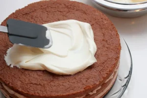 Can you fill a cake with cool whip?