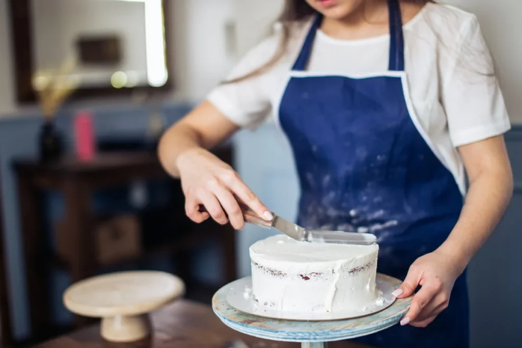 Can you fill a cake with cool whip?