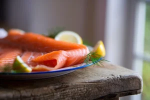 Does smoked salmon taste better warm or cold?